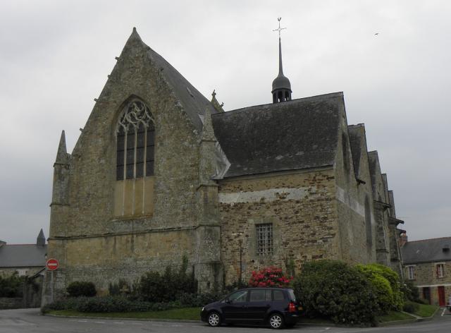 Chevet et sacristie de l'église Saint-Pierre de Visseiche (35).