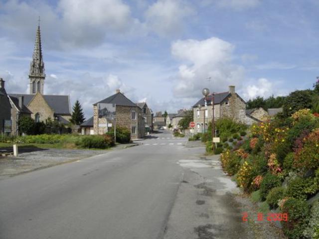 Eglise, Entée Est du Bourg, Rte de Luitré, Parcé 35210