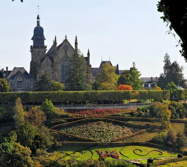 St-Léonard church and garden