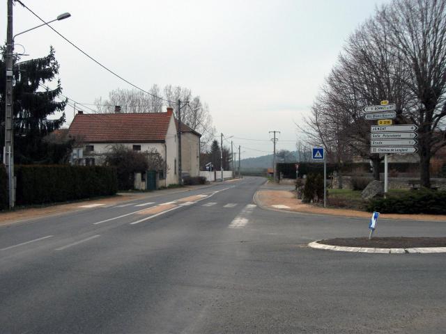 Route départementale 37 vers Saint-Bonnet-de-Rochefort, à Mazerier (Allier) [10527]