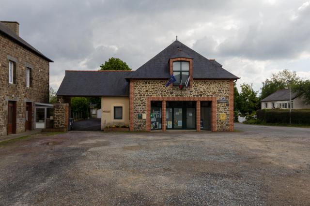 Français : Mairie de Miniac-sous-Bécherel (France).