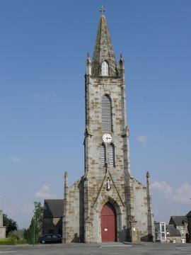 Façade occidentale de l'église Saint-Samson à La Fontenelle (35).