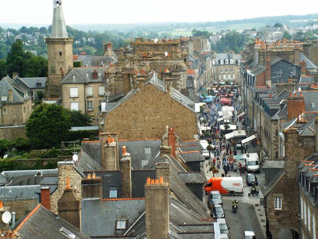 Fougères - Blick von der Kirche St.Léonard auf den Markt