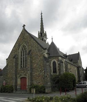 Façade principale de l'église Saint-Pierre-ès-Liens de Montreuil-sur-Ille (35).