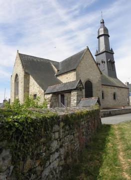 Chevet et flanc nord de l'église Saint-Georges de Saint-Georges-de-Chesné (35).