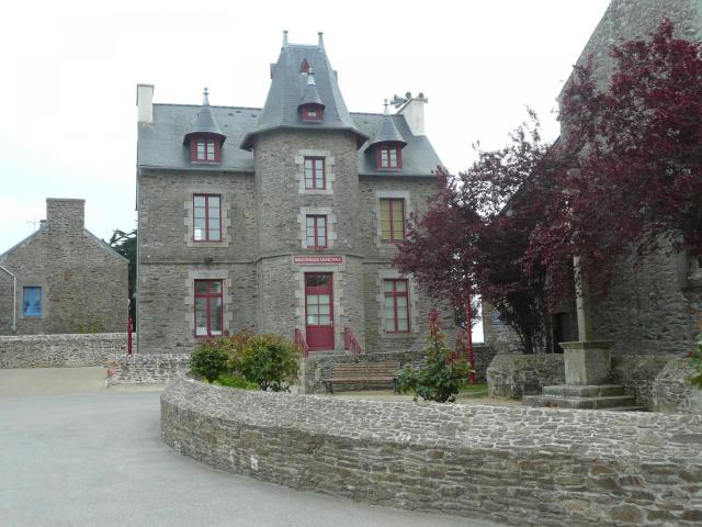 Bibliothèque municipale, Le Minihic-sur-Rance (Bretagne, France)
