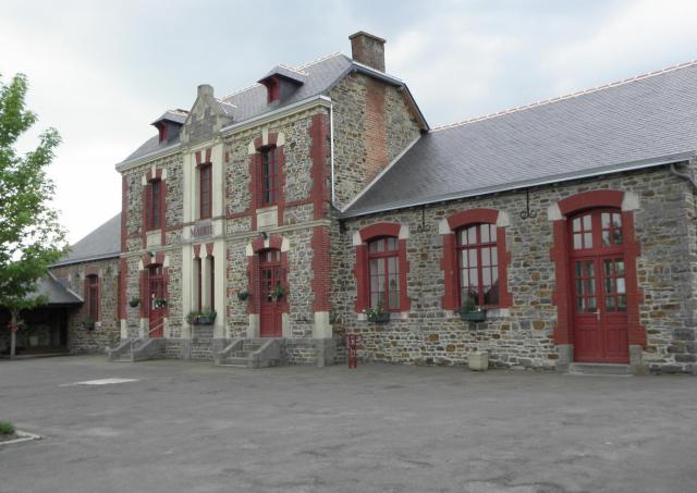 Mairie de Saint-Germain-du-Pinel (35).