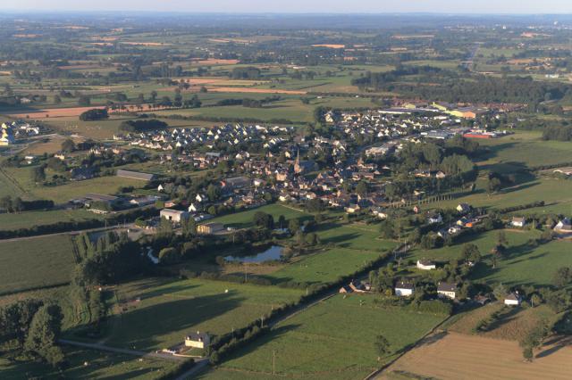 vue aérienne de l'agglomération de Saint Sauveur des Landes
