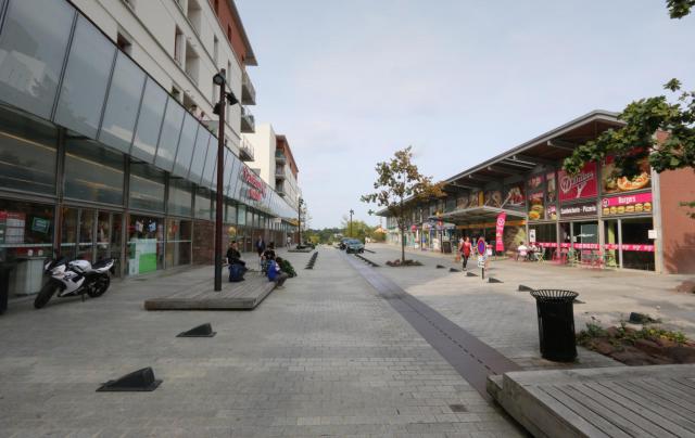 Centre commercial du quartier Morinais de Saint-Jacques-de-la-Lande