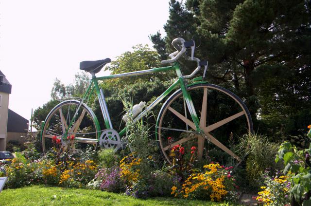 Photo du plus grand vélo du monde, à Noyal-sur-Vilaine.