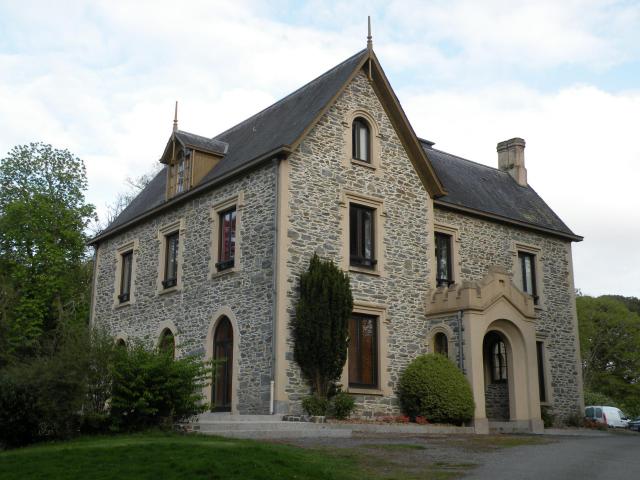 Le « château » de la Monniais à Cesson-Sévigné ; maison bourgeoise construite en 1860.