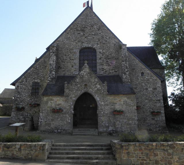 Église Saint-Exupère de Gahard (35). Façade principale.