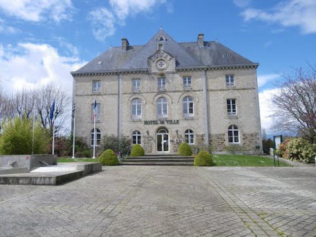 la mairie de montauban de bretagne