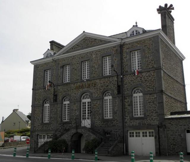 Mairie de Plerguer (35).