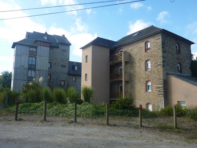 Saint-Didier : l'ancien moulin de Pont-Riou, et à gauche son ancien silo, reconvertis en appartements.