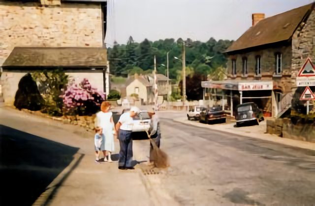 Rue du Lac, Chatillon-en-Vendelais (1989)