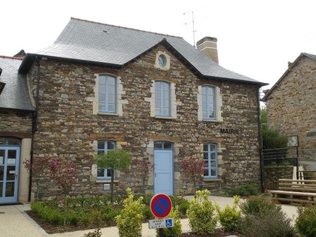 Mairie de Saint-Senoux.