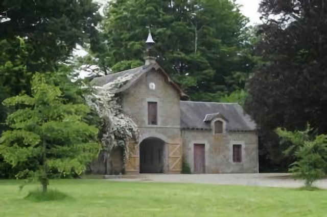 Les dépendances du chateau du chatellier
