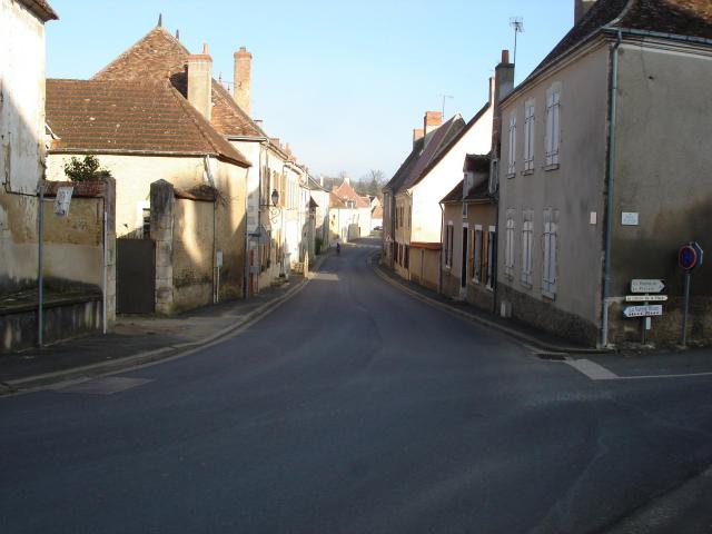 Saint-Chartier (36) : Vue en direction de Saint-Août, de la Grande Rue (route départementale 918).