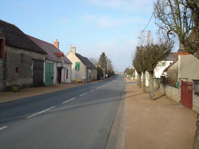 Vicq-Exemplet (36) : Vue en direction de Thevet-Saint-Julien, de la route de La Châtre (route départementale 951B).