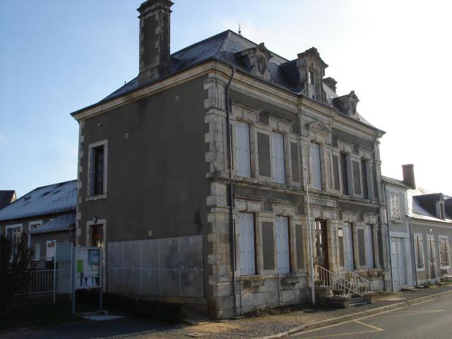 La Berthenoux (36) : La mairie.