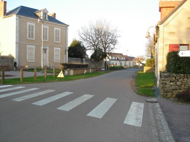 Lourouer-Saint-Laurent (36) : Le Bourg (route départementale 51).