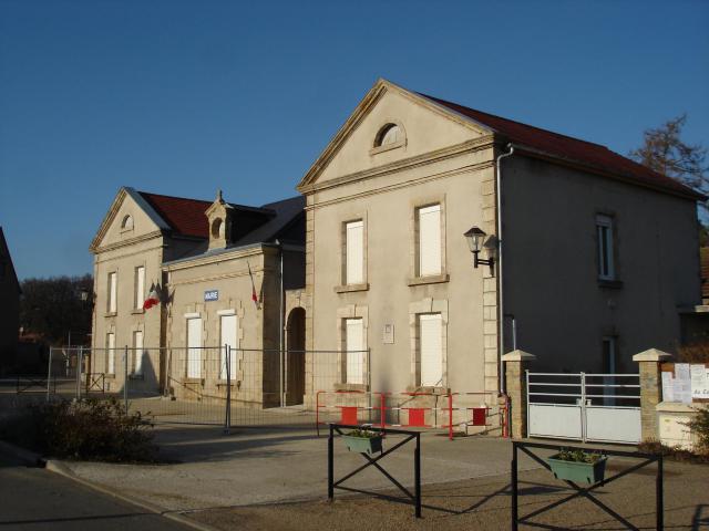 Briantes (36) : La mairie.