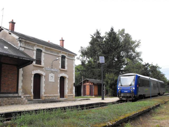 Varenne-sur-Fouzon, Indre (France), Autorail, TER Centre, X 74505, août 2014