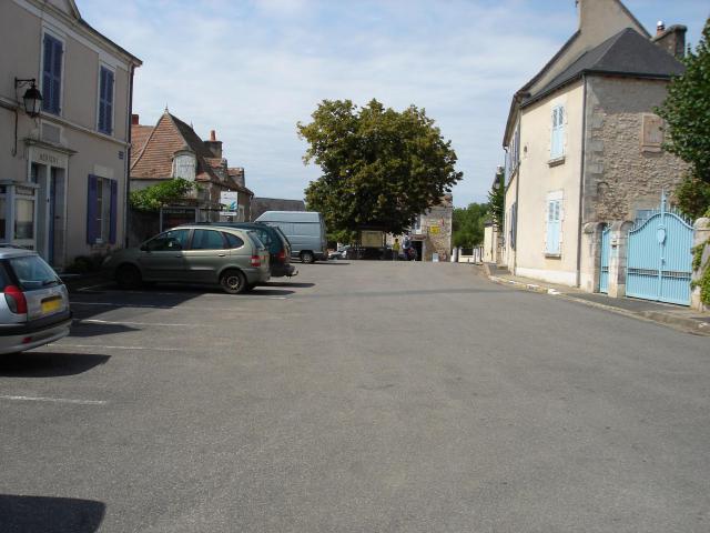 Mérigny (36) : La place du 8 Mai.