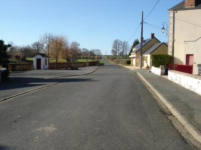 Vigoulant (36) : Vue en direction de Sazeray, au Bourg (route départementale 71).