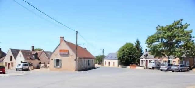Guilly place de la Mairie