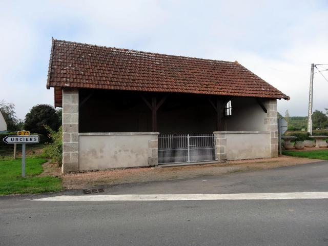 Lavoir face à la Mairie en 2013