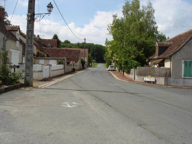 Saint-Aigny (36) : Vue en direction de Sauzelles, de la route départementale 3.