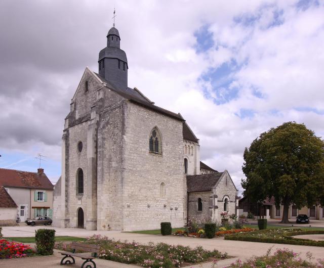 Kirche Sainte-Vierge in der französischen Ortschaft Saint-Genou im Département Indre