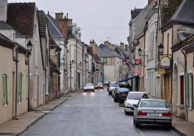La Rue Grande à Vatan (Indre, France).