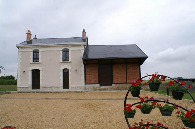 La gare d'Argy, façade côté cour, après restauration. Gare touristique du train du Bas-Berry exploitée par la SABA.