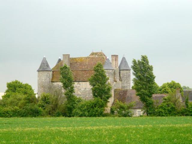 Ferme fortifiée près d'Azay-le-Ferron - 36