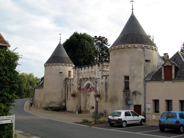 Montgivray (Indre, France) - La mairie actuelle est installée dans le château néo-gothique. . .