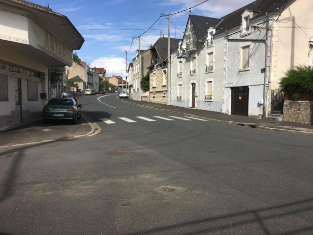 Saint-Marcel (36) : La rue Président Fruchon (route départementale 927A).