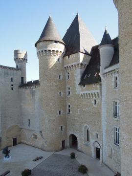 Cour du château de Chabenet (Indre)