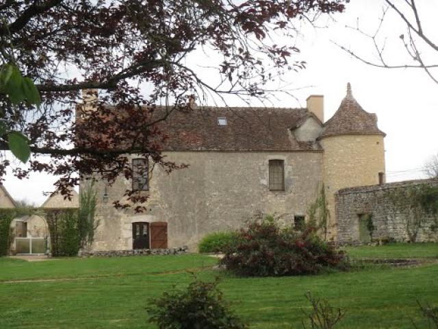 Maison-forte, route des Pellerins, au village de Villiers, à MAUVIERES (Indre).