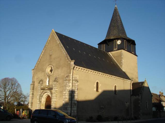 Thevet-Saint-Julien (36) : L'église Saint-Julien.
