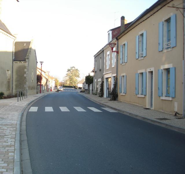 Thevet-Saint-Julien (36) : La route de Bourges (route départementale 940).