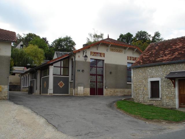 Lurais (36) : L'ancienne école communale.