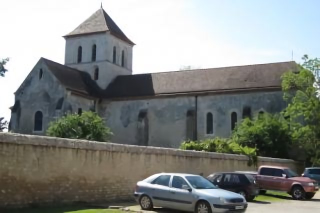 Le Prieuré St-Martial, route de Belabre, à RUFFEC (Indre).