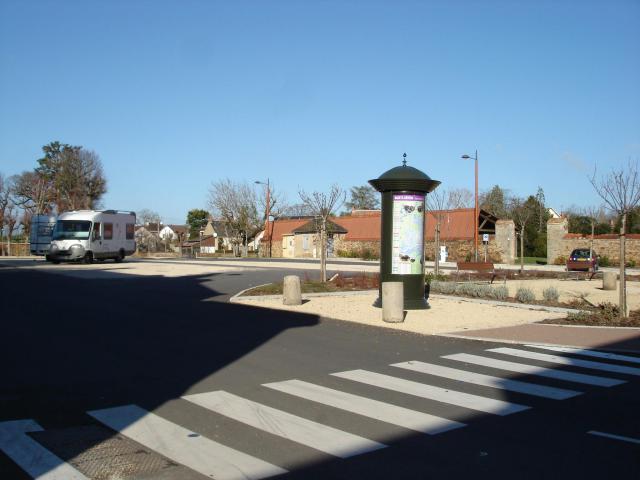 Sainte-Sévère-sur-Indre (36) : La place du Champ de Foire.