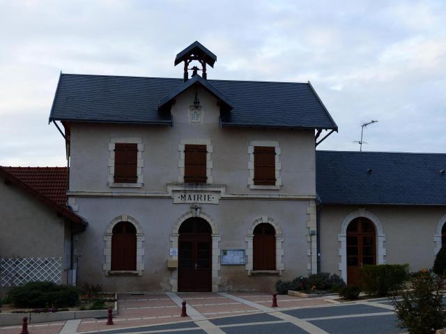 Mairie d'Estivareilles (Allier).
