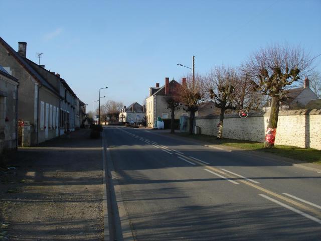 Saint-Christophe-en-Boucherie (36) : Vue en direction de Thevet-Saint-Julien, au Bourg (route départementale 940).