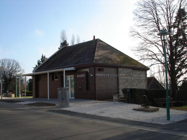 Verneuil-sur-Igneraie (36) : La mairie.