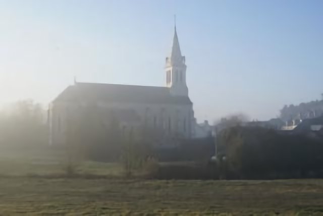 eglise dans la brume